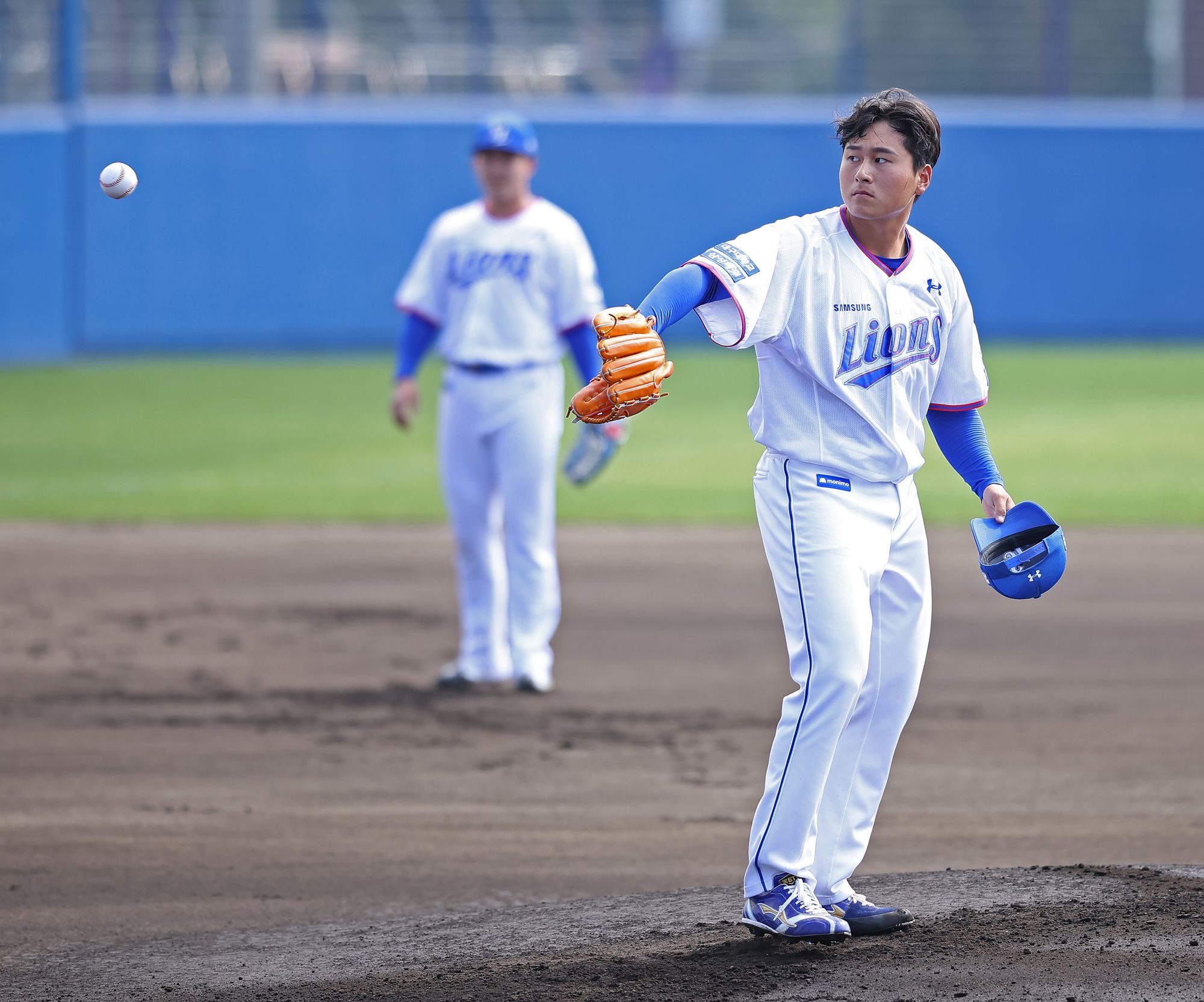 5선발 후보 이승현(좌)
