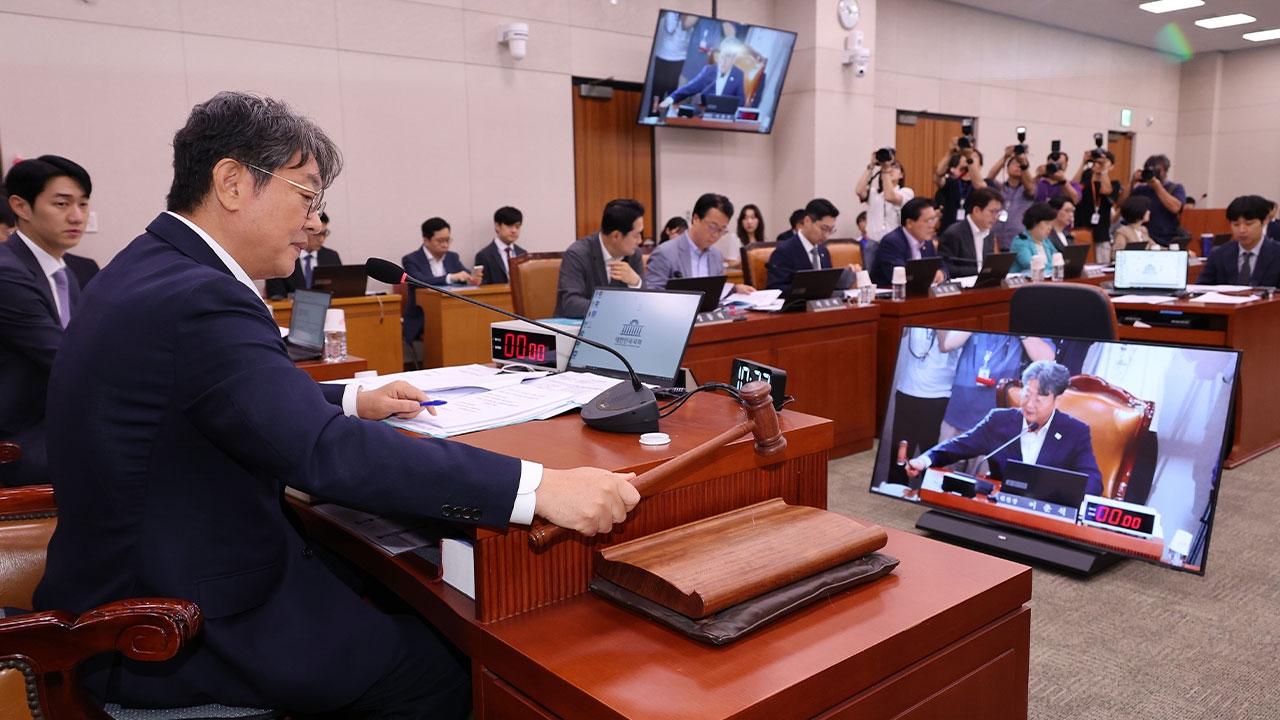 한동훈 "법사위원장이 주식 차명거래? 본회의 단타로 코스피 5000 만들겠다고 했나?"···정청래, 진상 조사 지시